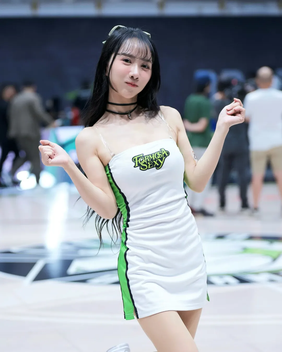 【正妹】啦啦队员小珍奶场秀了一段热舞,火辣S形曲!