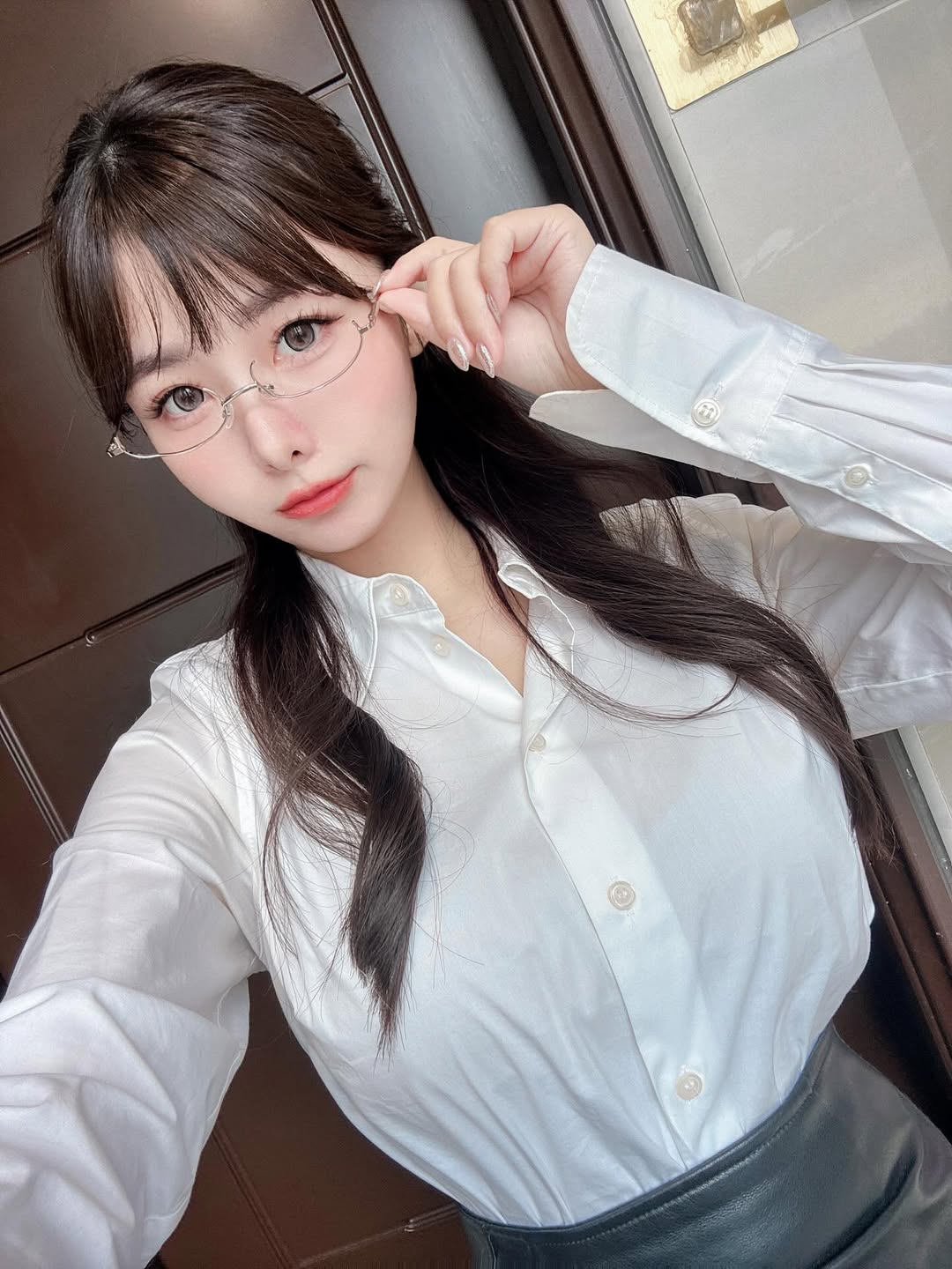 【正妹】Miko制服OL美艳又性感，令人赞不绝口！