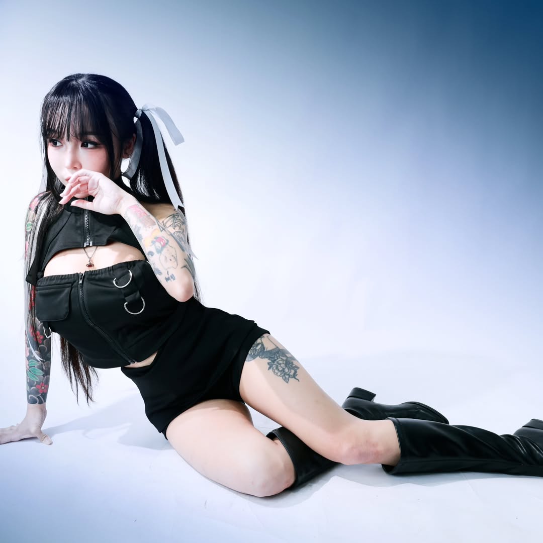 【正妹】樱花Sakura 在镜头下举手投足都散发性感与热辣的魅力！