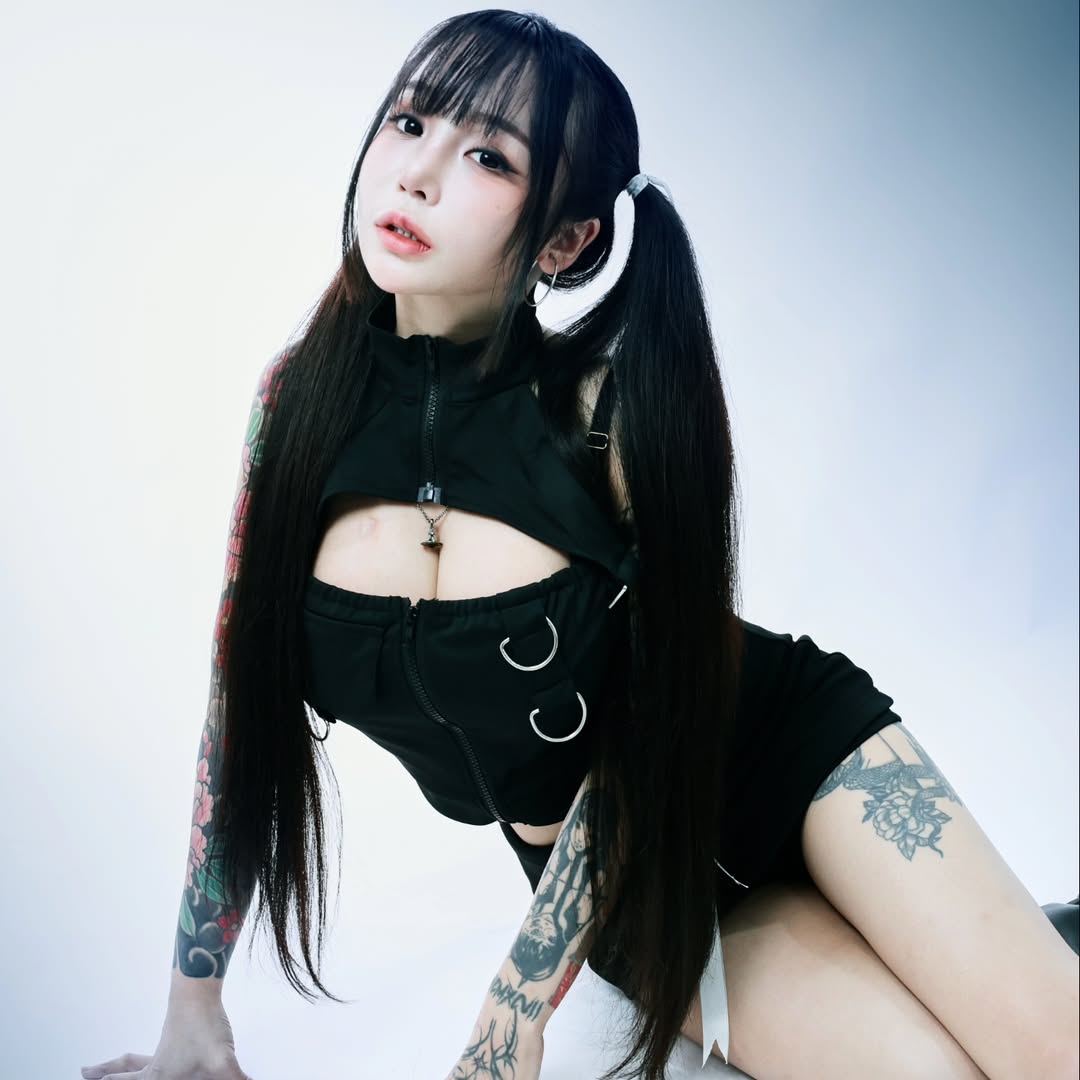 【正妹】樱花Sakura 在镜头下举手投足都散发性感与热辣的魅力！