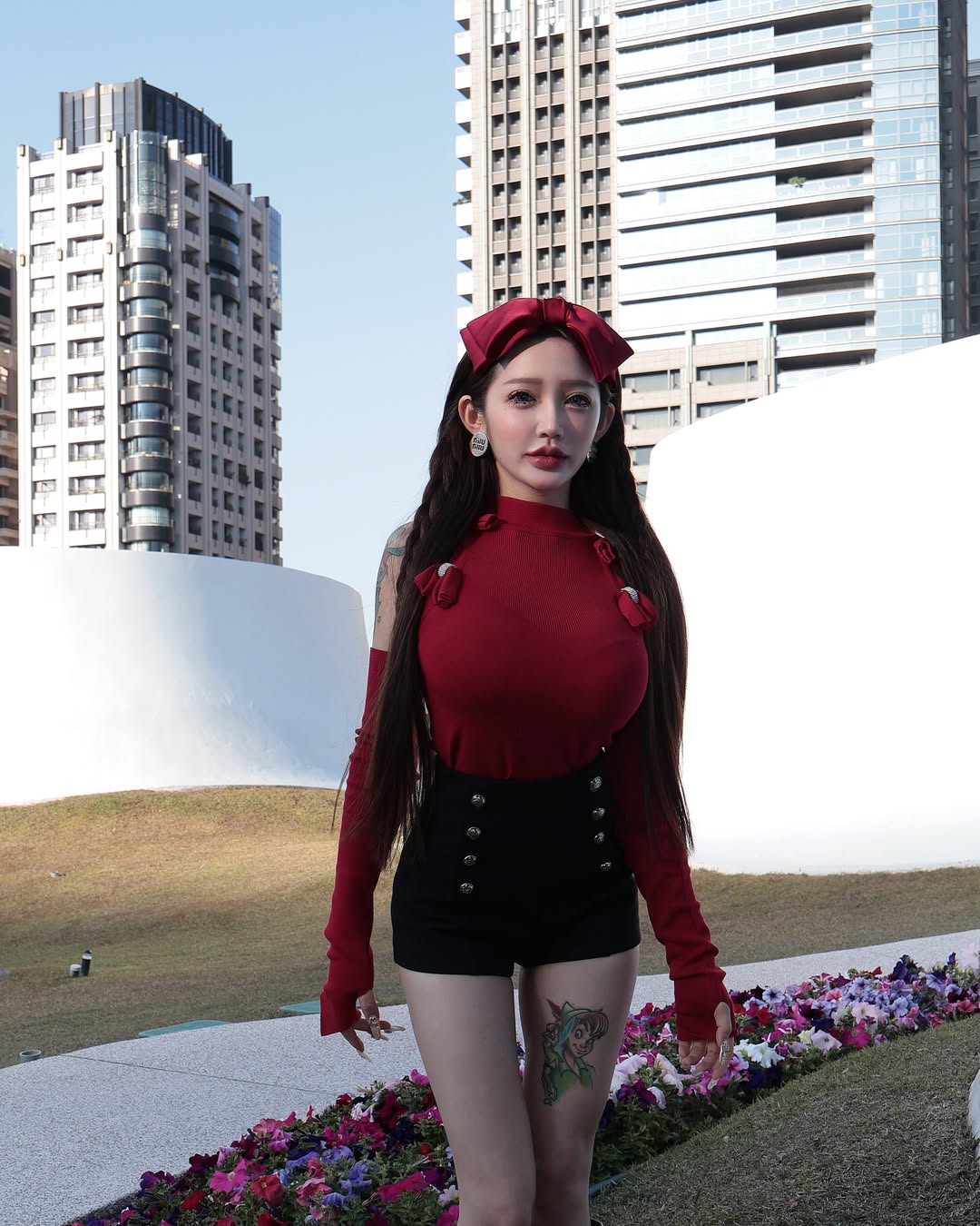 【正妹】黄禧在咖啡厅拍照，好身材与精美的脸蛋一样！