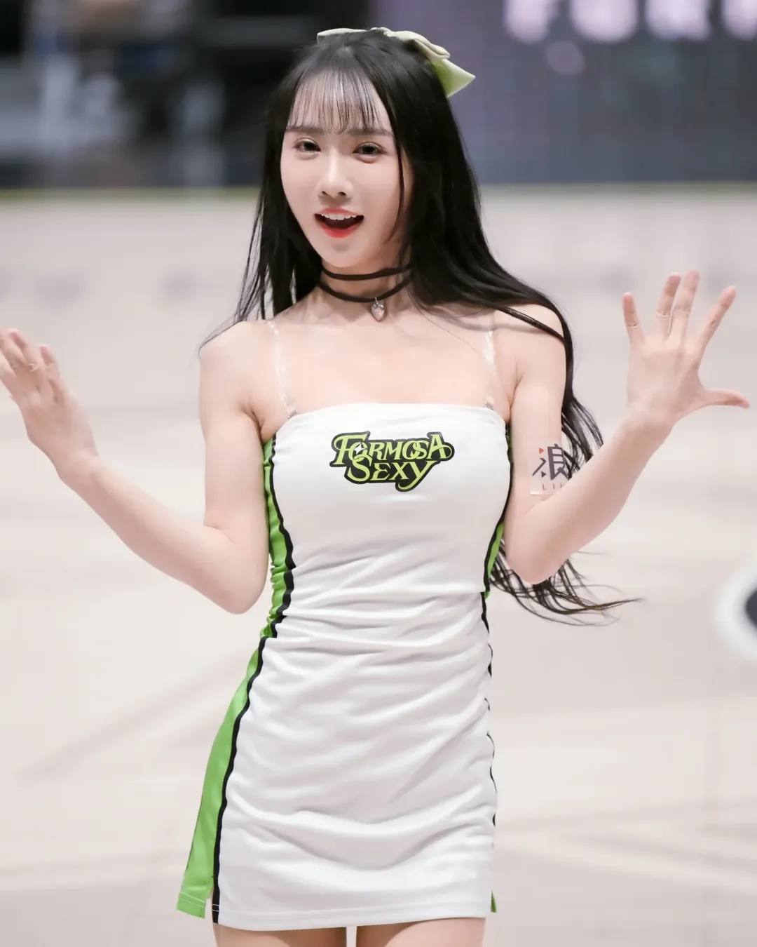 【正妹】王芯羽啦啦队员热舞，精致面容傲娇好身材！