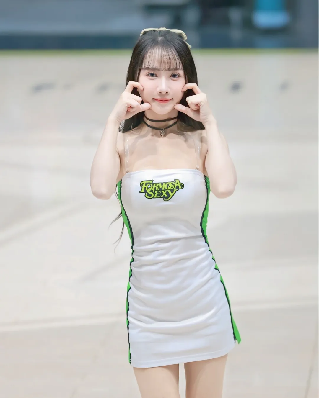 【正妹】王芯羽啦啦队员热舞，精致面容傲娇好身材！