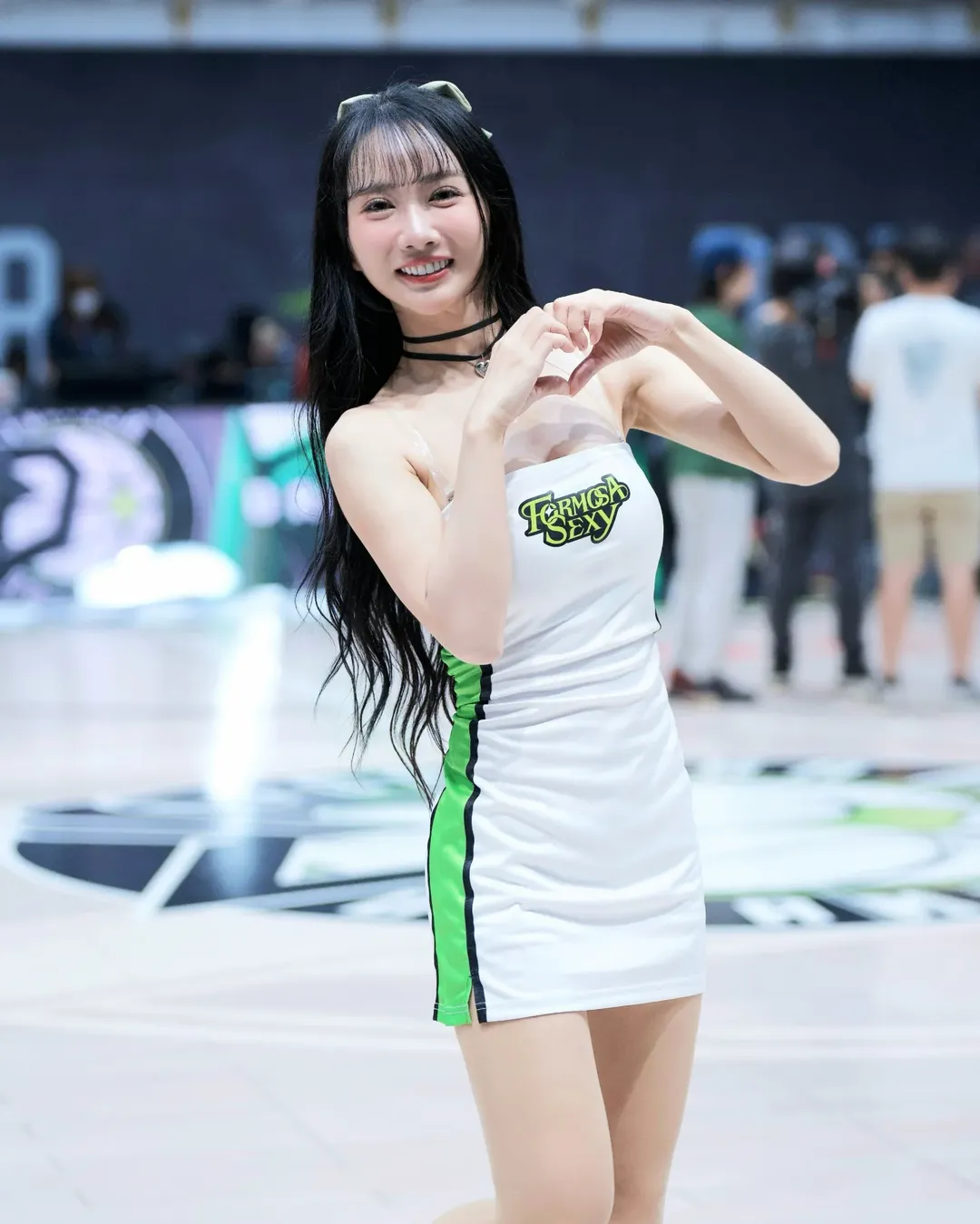 【正妹】王芯羽啦啦队员热舞，精致面容傲娇好身材！