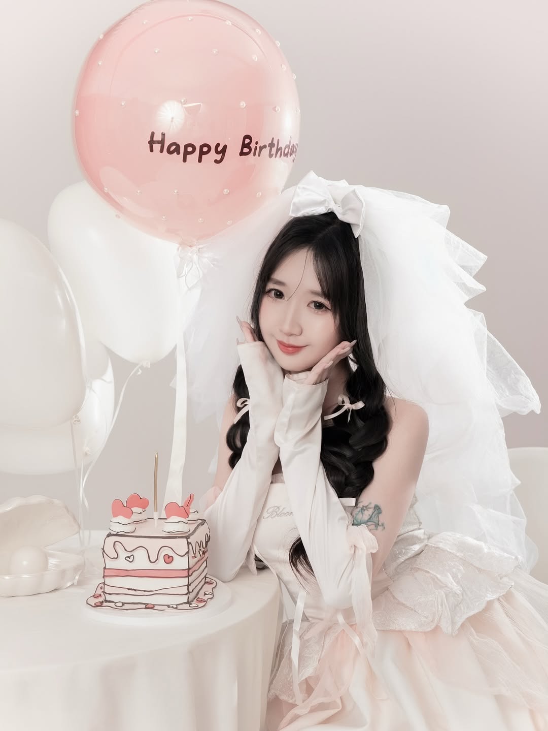 【正妹】孟孟婚纱拍照，可爱女孩看似清纯又可爱！