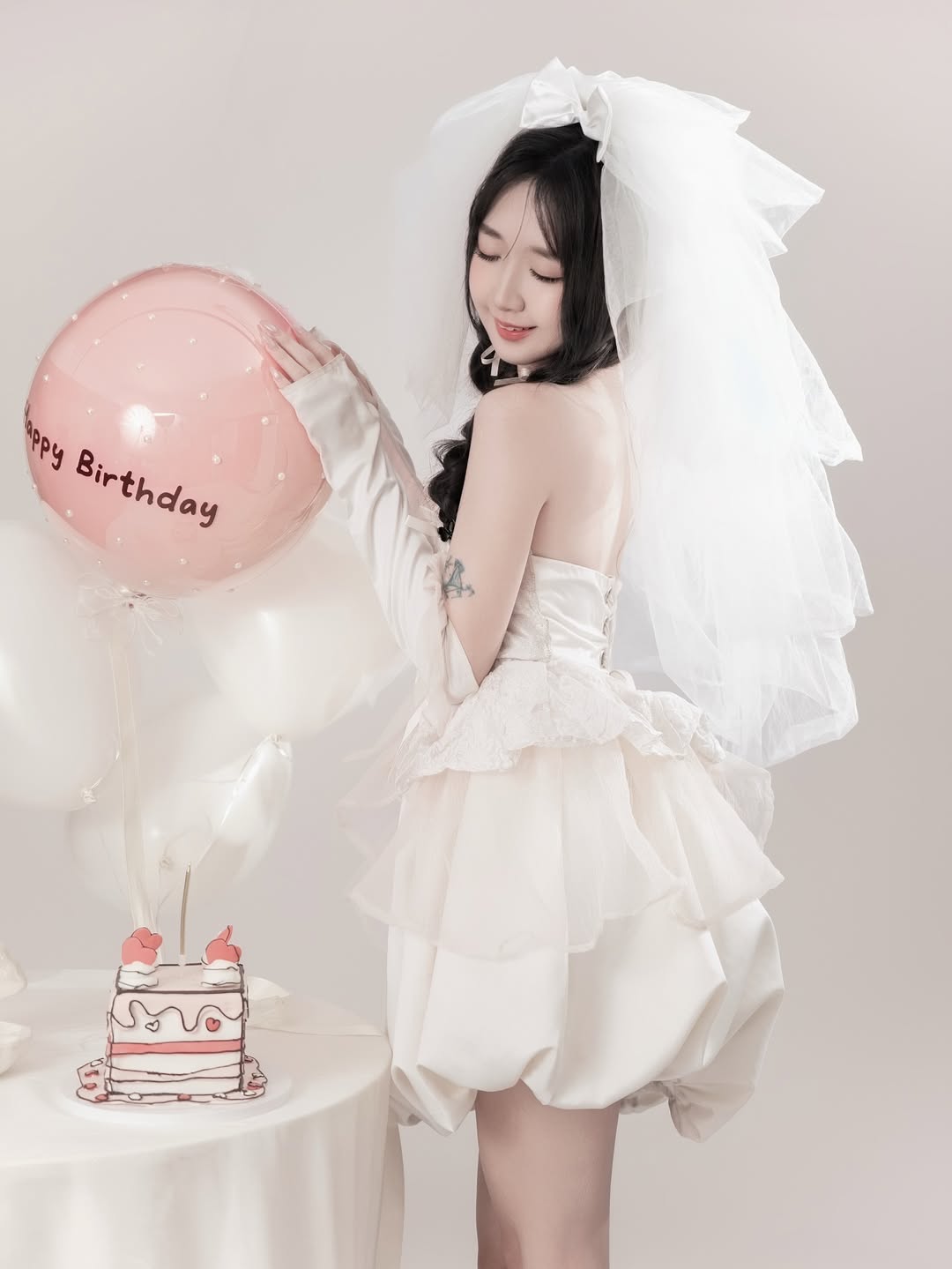 【正妹】孟孟婚纱拍照,可爱女孩看似清纯又可爱!