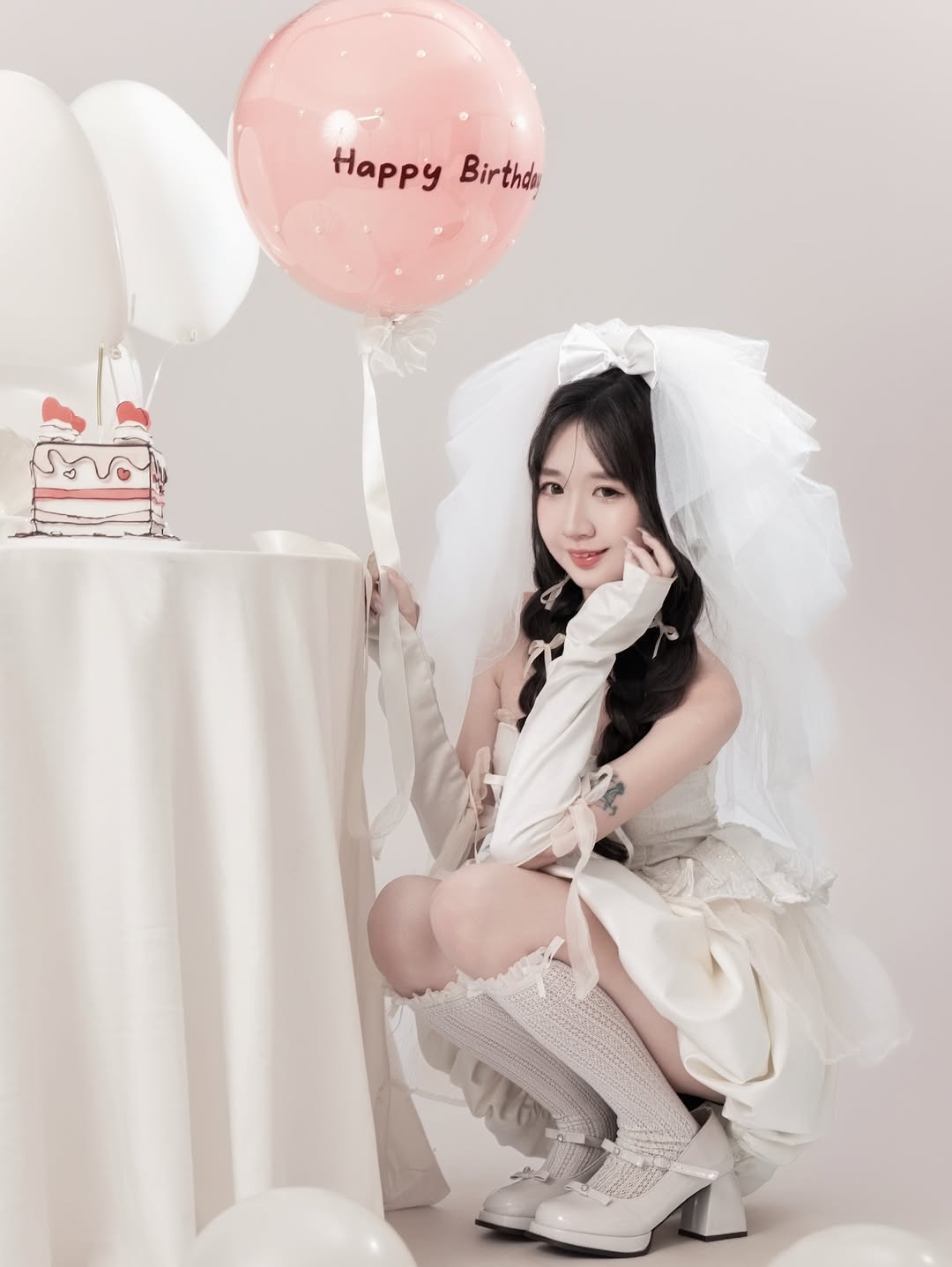 【正妹】孟孟婚纱拍照，可爱女孩看似清纯又可爱！