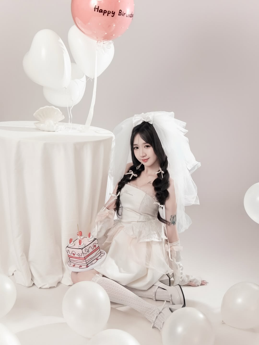 【正妹】孟孟婚纱拍照，可爱女孩看似清纯又可爱！