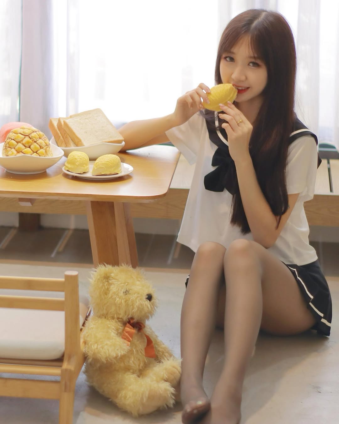 【正妹】孟孟黑丝JK制服甜美，让人忍不住多看一眼！