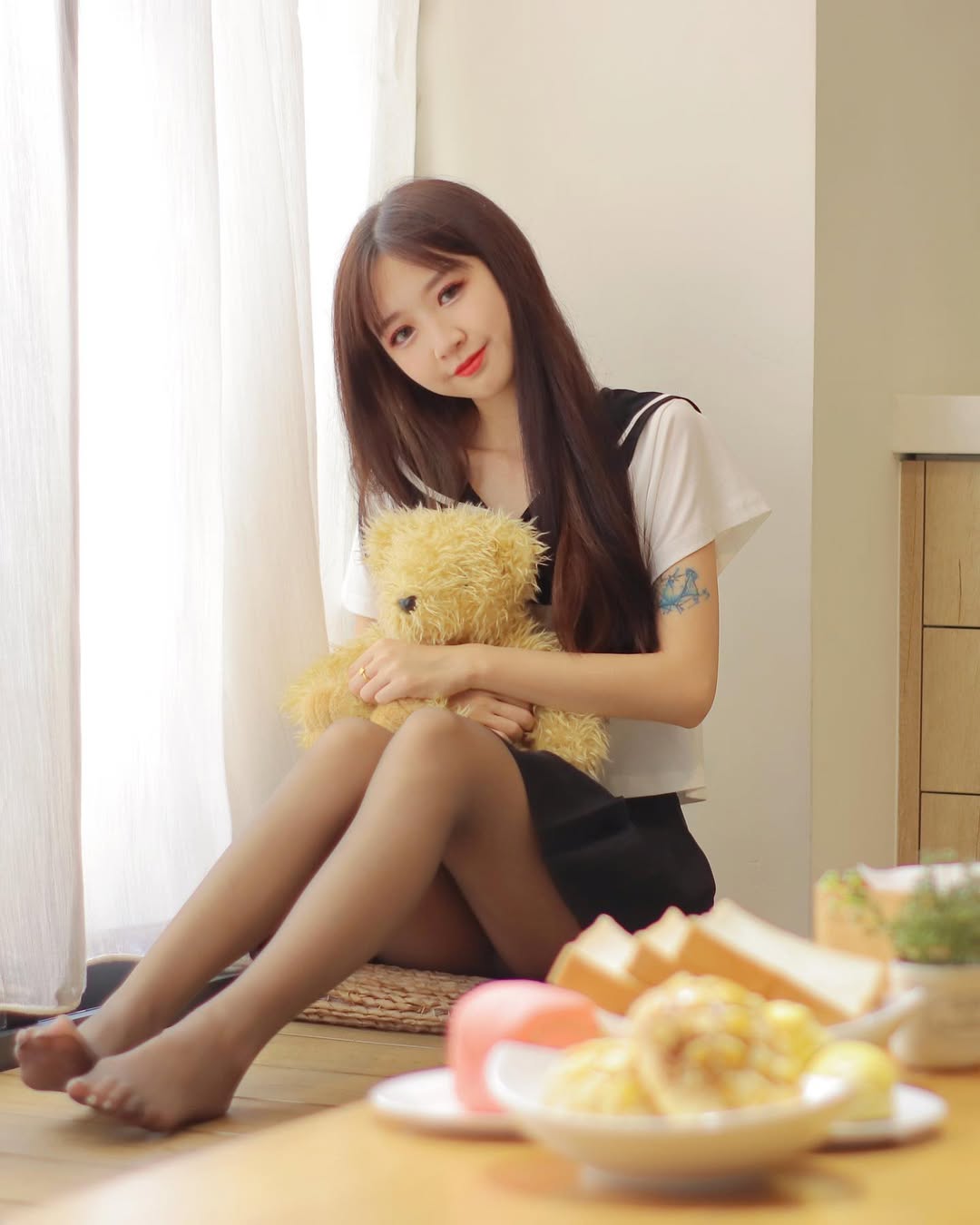 【正妹】孟孟黑丝JK制服甜美，让人忍不住多看一眼！