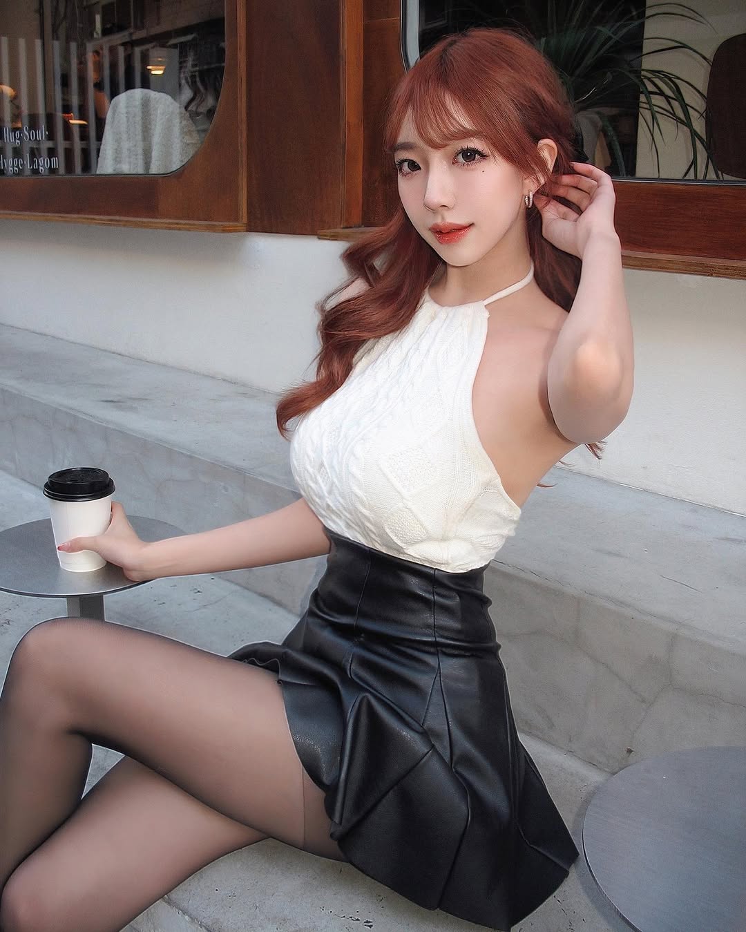 【正妹】李昌昀精致五官和完美身材黑丝街拍！