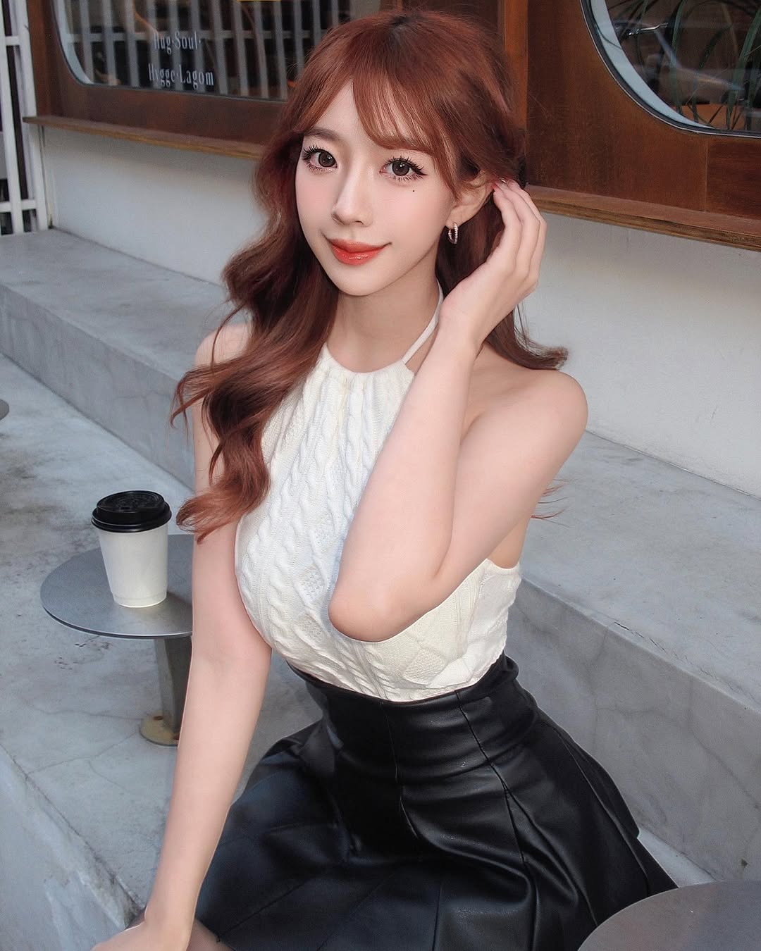 【正妹】李昌昀精致五官和完美身材黑丝街拍！