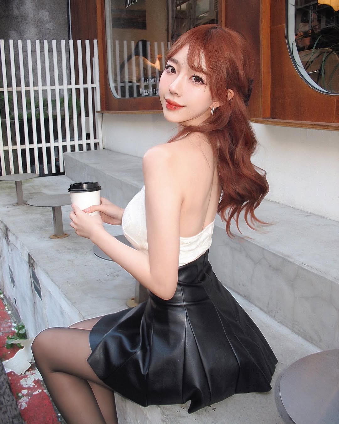 【正妹】李昌昀精致五官和完美身材黑丝街拍！