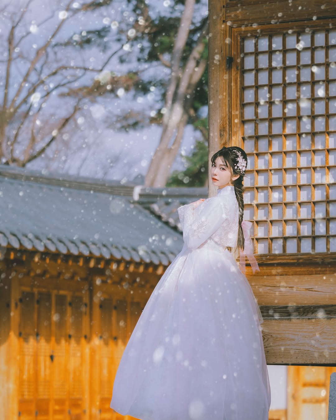 【正妹】卡洛琳韩服：搭上甜美的笑颜更令人陶醉！