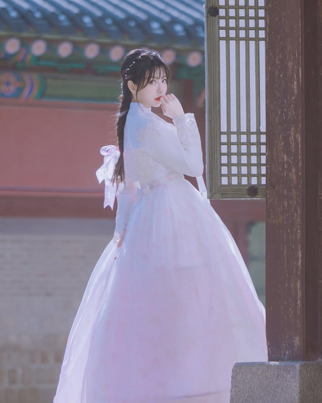 【正妹】卡洛琳韩服：搭上甜美的笑颜更令人陶醉！