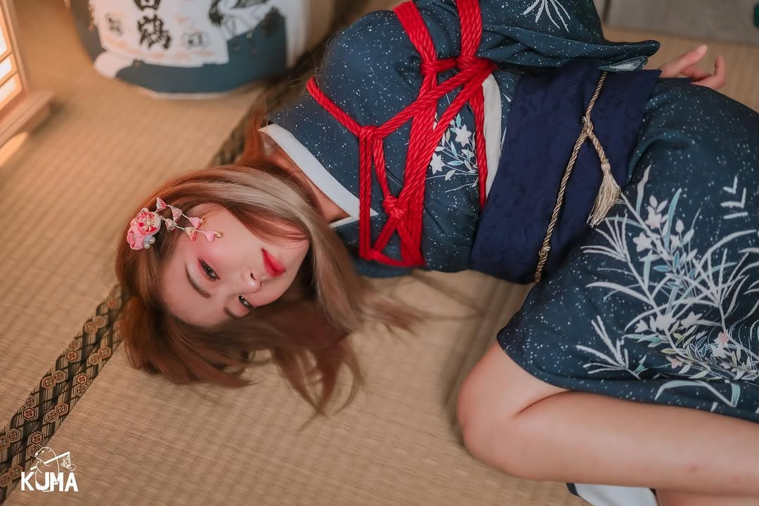 【正妹】小艾啾啾日本和服绳缚写真,眨眨媚眼让人无法抗拒!