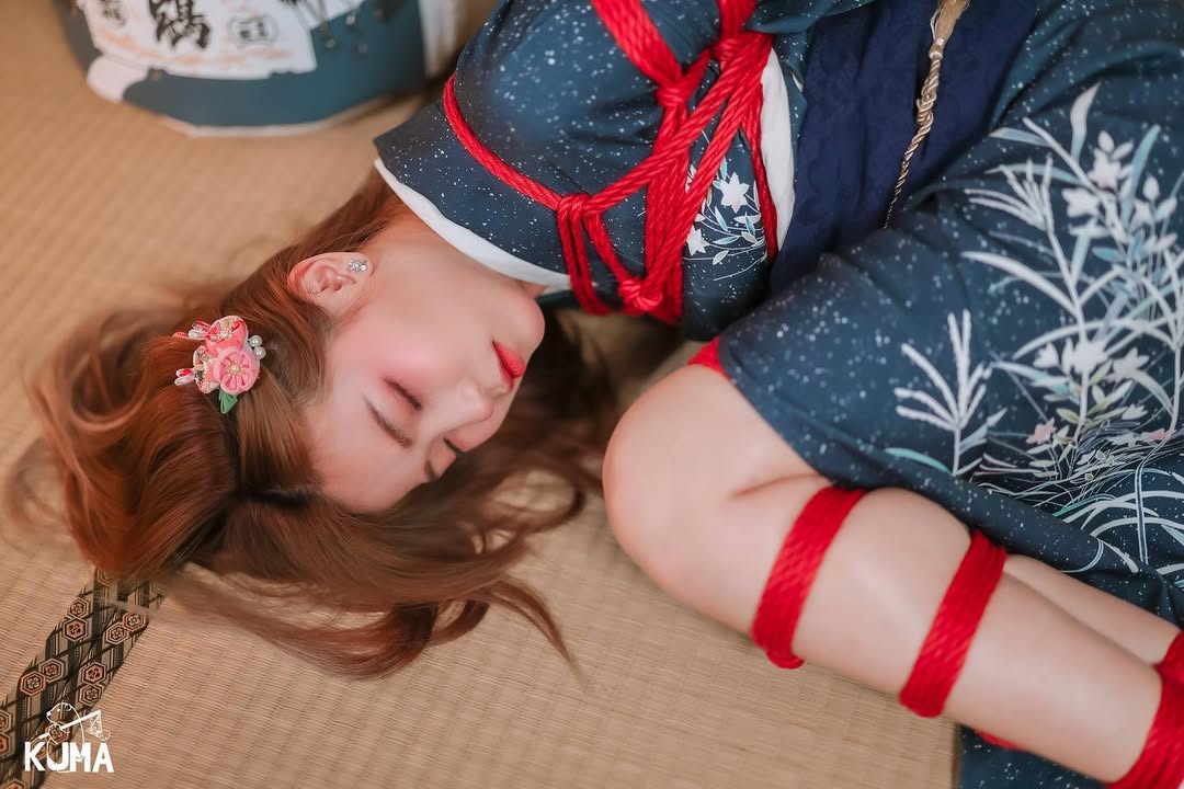 【正妹】小艾啾啾日本和服绳缚写真,眨眨媚眼让人无法抗拒!