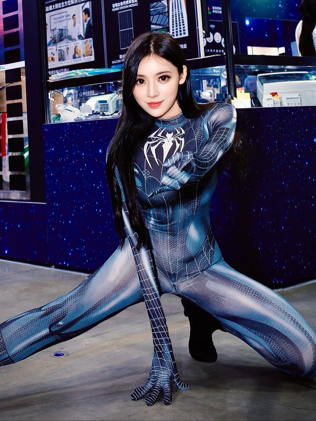 【正妹】谢立琪Kiki COS蜘蛛侠,白嫩肌肤和好身材曲线!