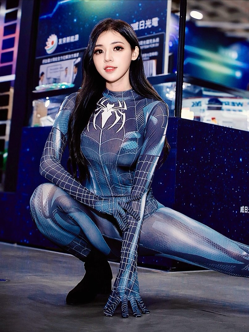 【正妹】谢立琪Kiki COS蜘蛛侠,白嫩肌肤和好身材曲线!