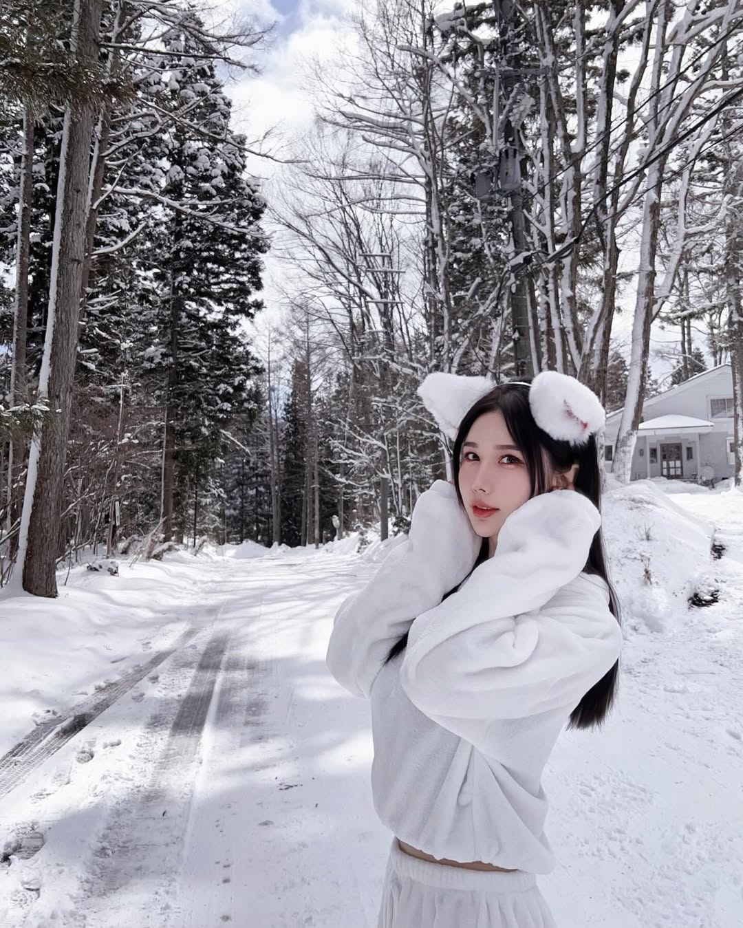 【正妹】梦梦雪景拍照窈窕的姿态，冰雪童话世界！