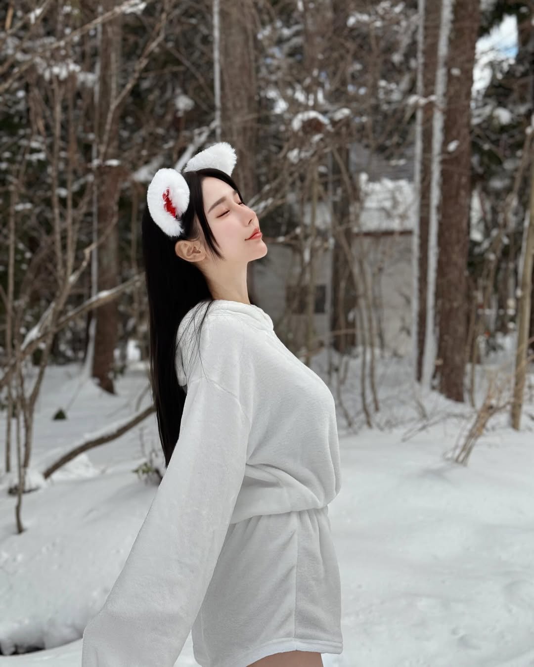 【正妹】梦梦雪景拍照窈窕的姿态，冰雪童话世界！