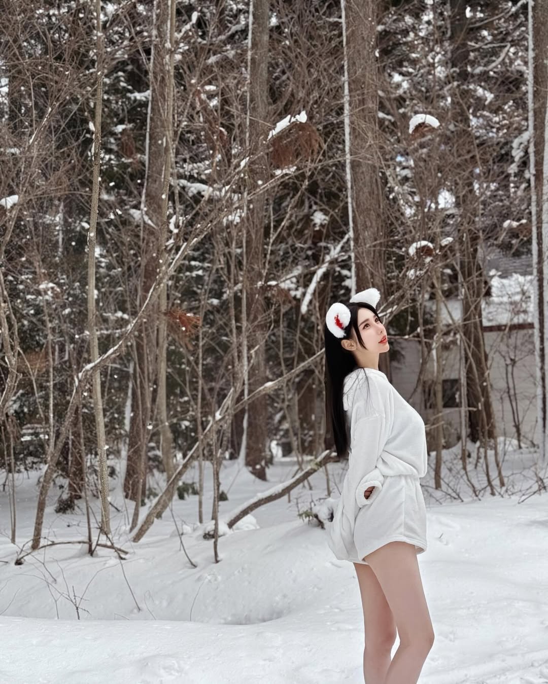 【正妹】梦梦雪景拍照窈窕的姿态，冰雪童话世界！