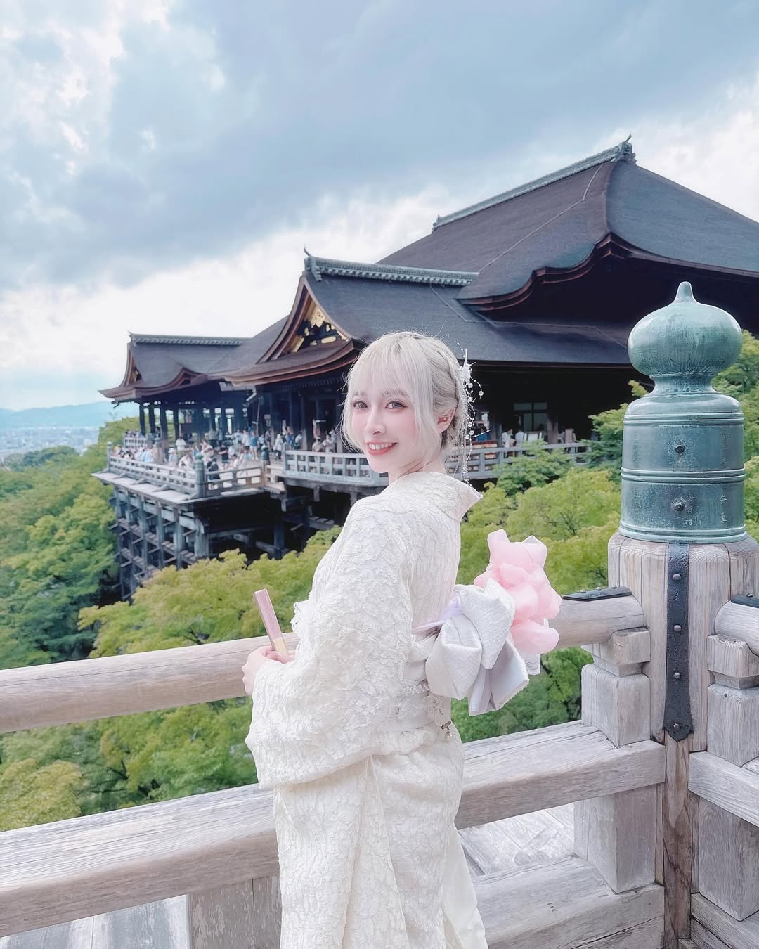 【正妹】岚芯语和服之美：完美颜值与婀娜曲线！