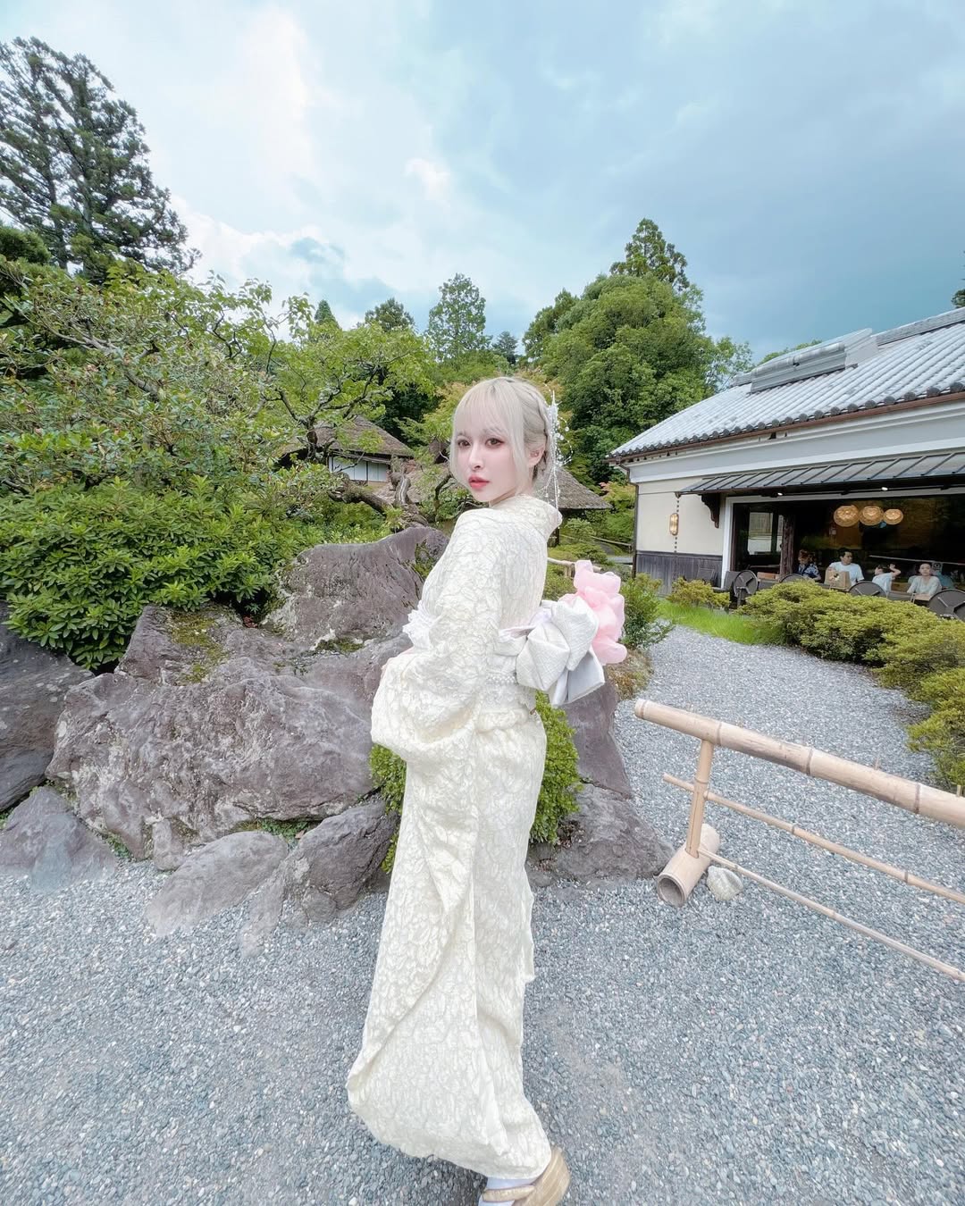 【正妹】岚芯语和服之美：完美颜值与婀娜曲线！