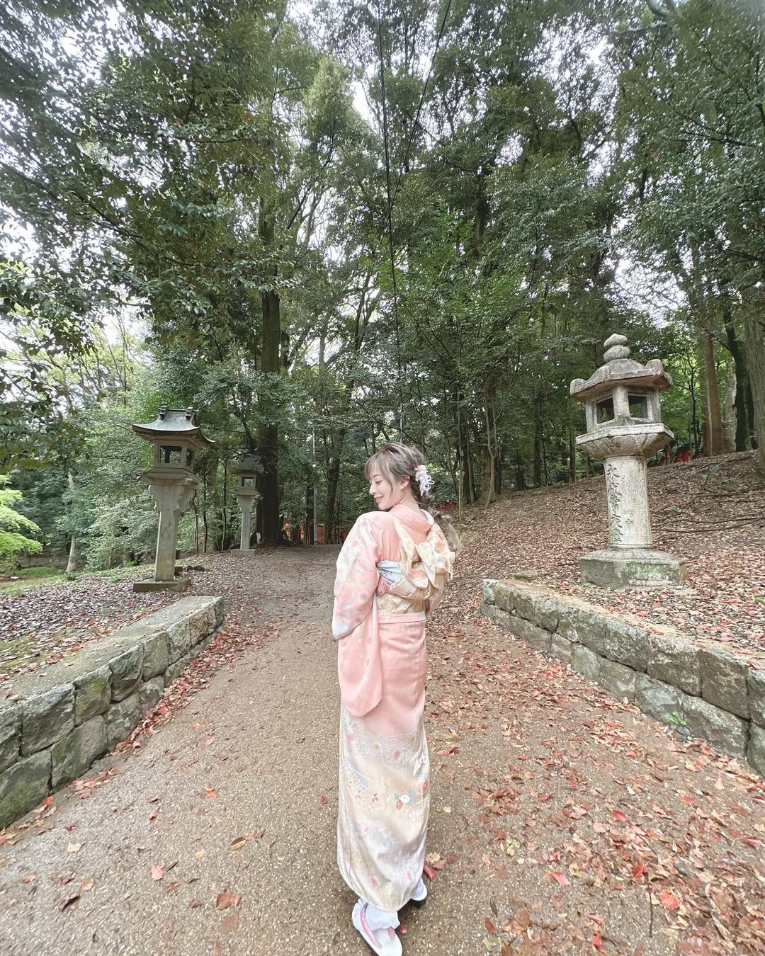 【正妹】岚芯语和服之美：完美颜值与婀娜曲线！