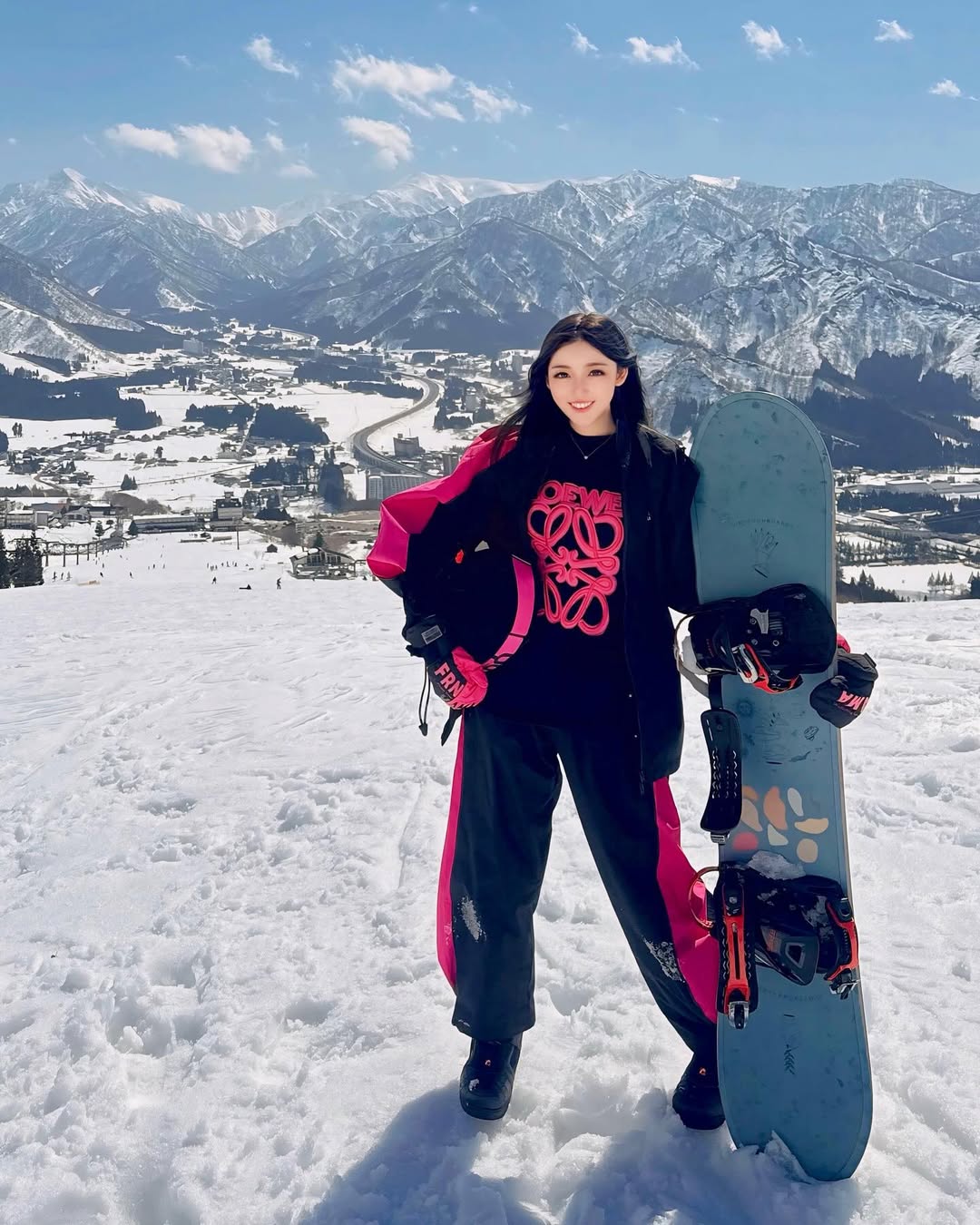 【正妹】谢立琪Kiki 单板滑雪场拍照， 气质超优笑容超甜的她！