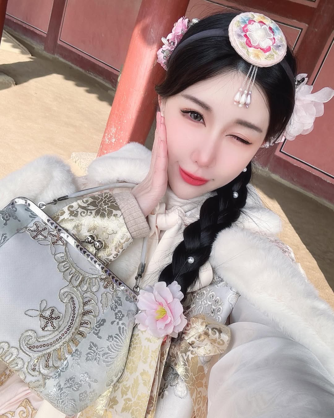 【正妹】Miyo米优光彩夺目的韩服公主，白嫩肌肤与迷人风采！