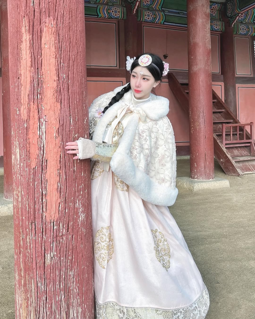 【正妹】Miyo米优光彩夺目的韩服公主，白嫩肌肤与迷人风采！