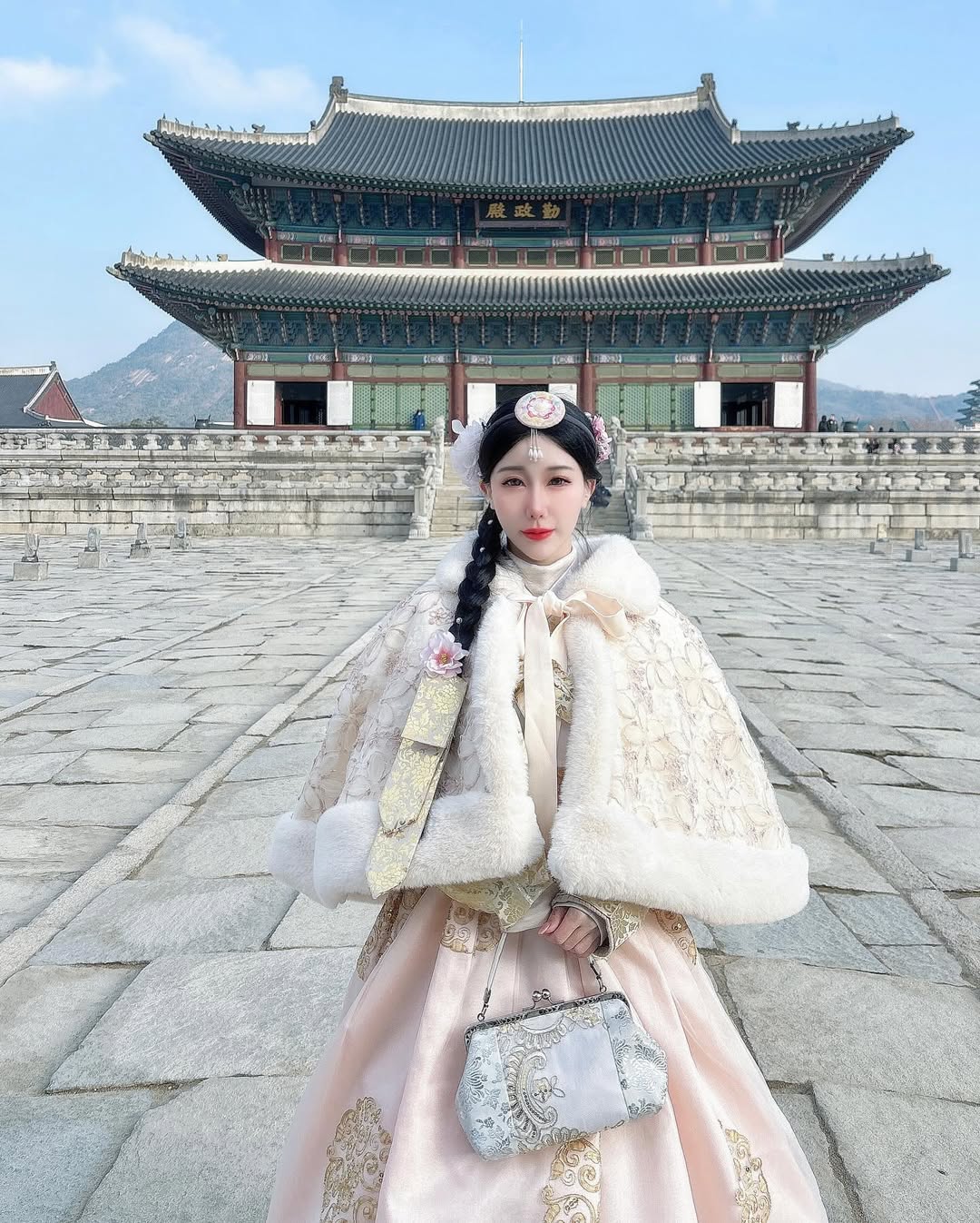 【正妹】Miyo米优光彩夺目的韩服公主，白嫩肌肤与迷人风采！