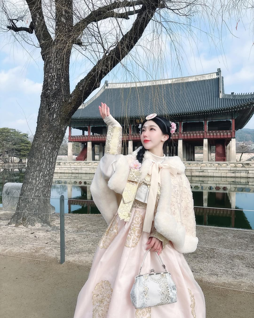 【正妹】Miyo米优光彩夺目的韩服公主，白嫩肌肤与迷人风采！