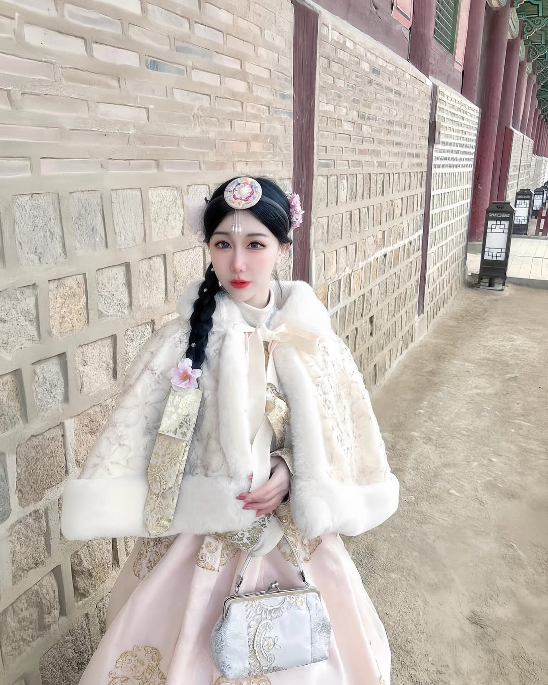 【正妹】Miyo米优光彩夺目的韩服公主，白嫩肌肤与迷人风采！