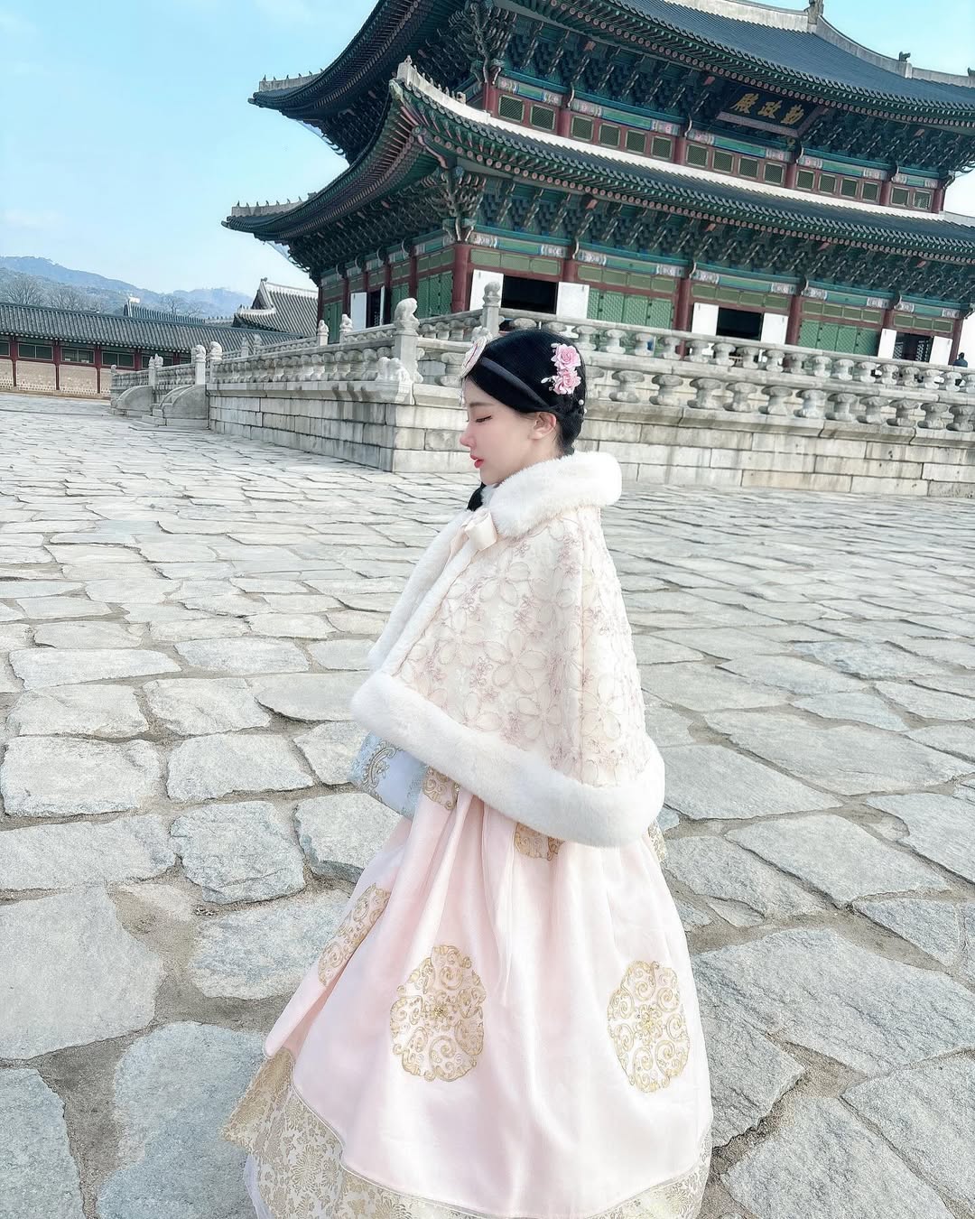 【正妹】Miyo米优光彩夺目的韩服公主，白嫩肌肤与迷人风采！