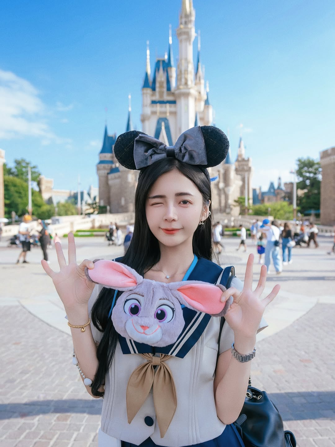 【正妹】辰辰JK制服写真，清纯笑容在东京迪士尼！