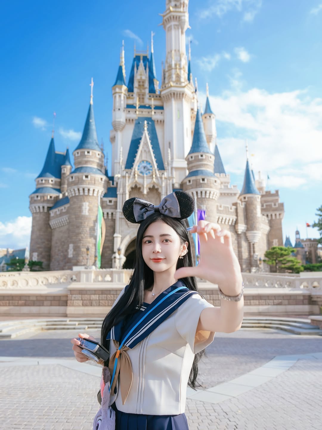 【正妹】辰辰JK制服写真，清纯笑容在东京迪士尼！