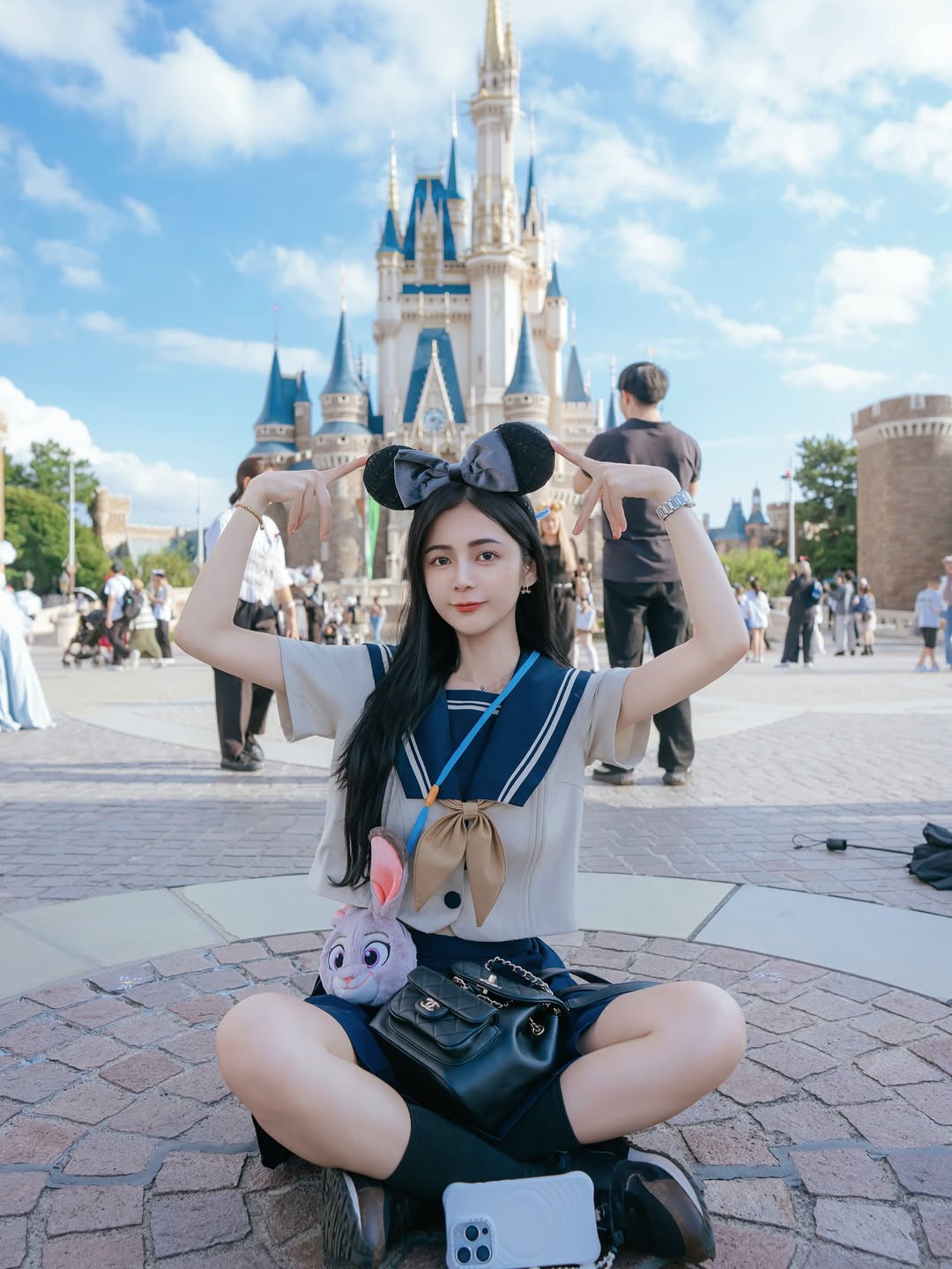 【正妹】辰辰JK制服写真，清纯笑容在东京迪士尼！