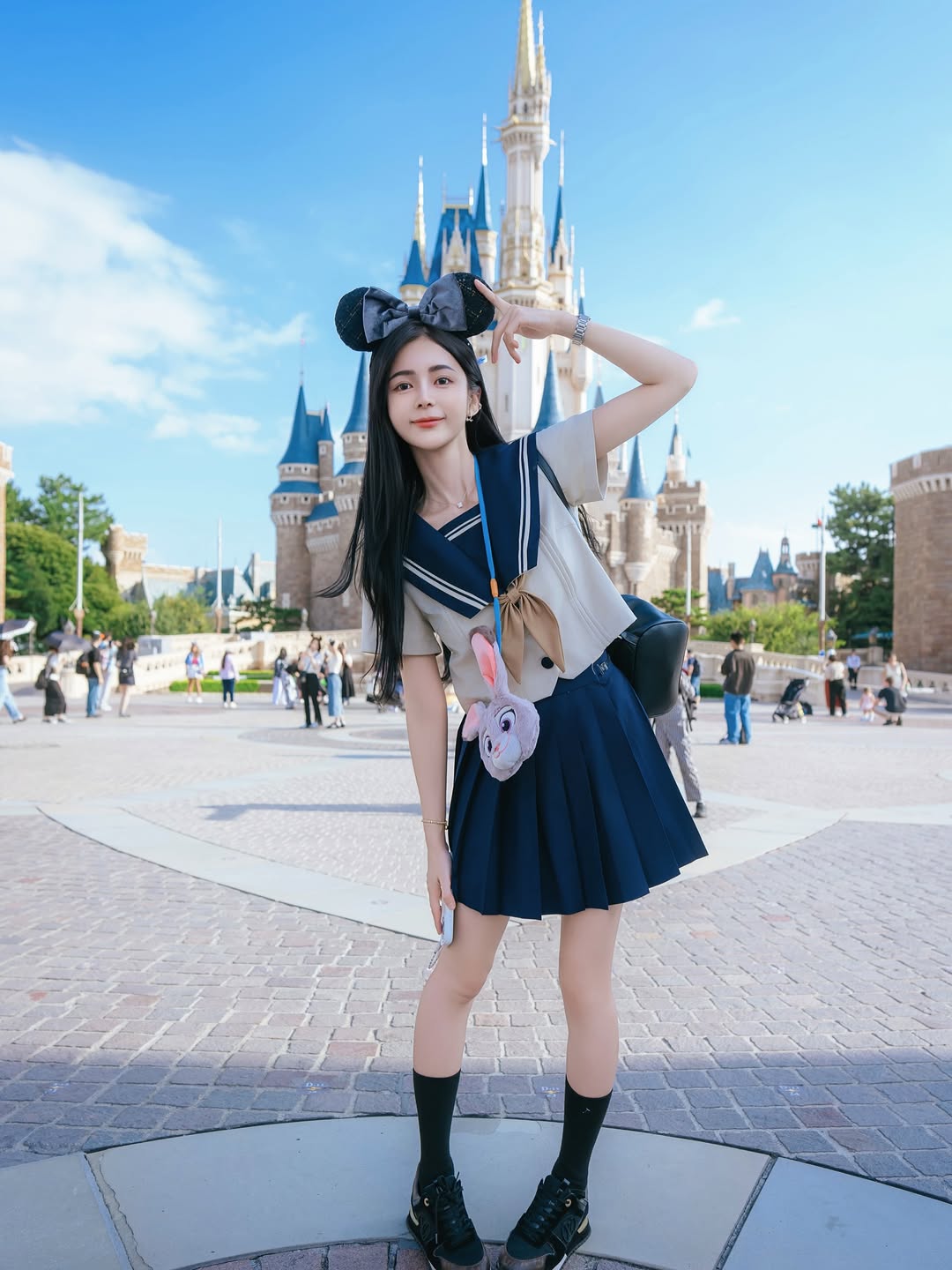 【正妹】辰辰JK制服写真，清纯笑容在东京迪士尼！