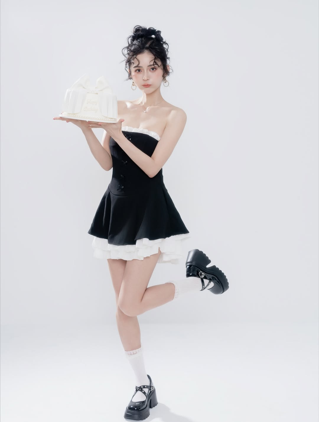 【正妹】辰辰生日写真照，笑容里带着一丝俏皮和自信！