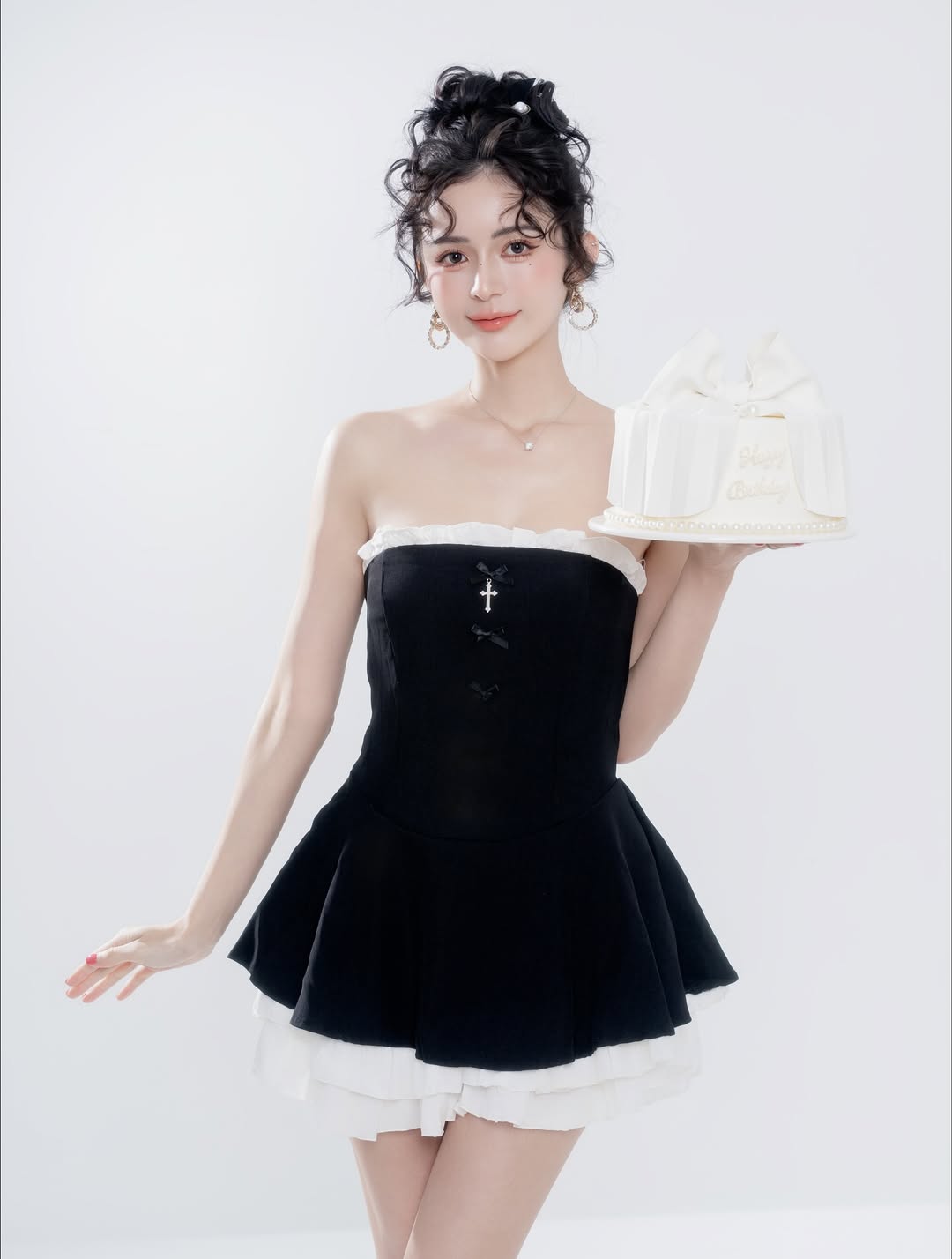 【正妹】辰辰生日写真照，笑容里带着一丝俏皮和自信！