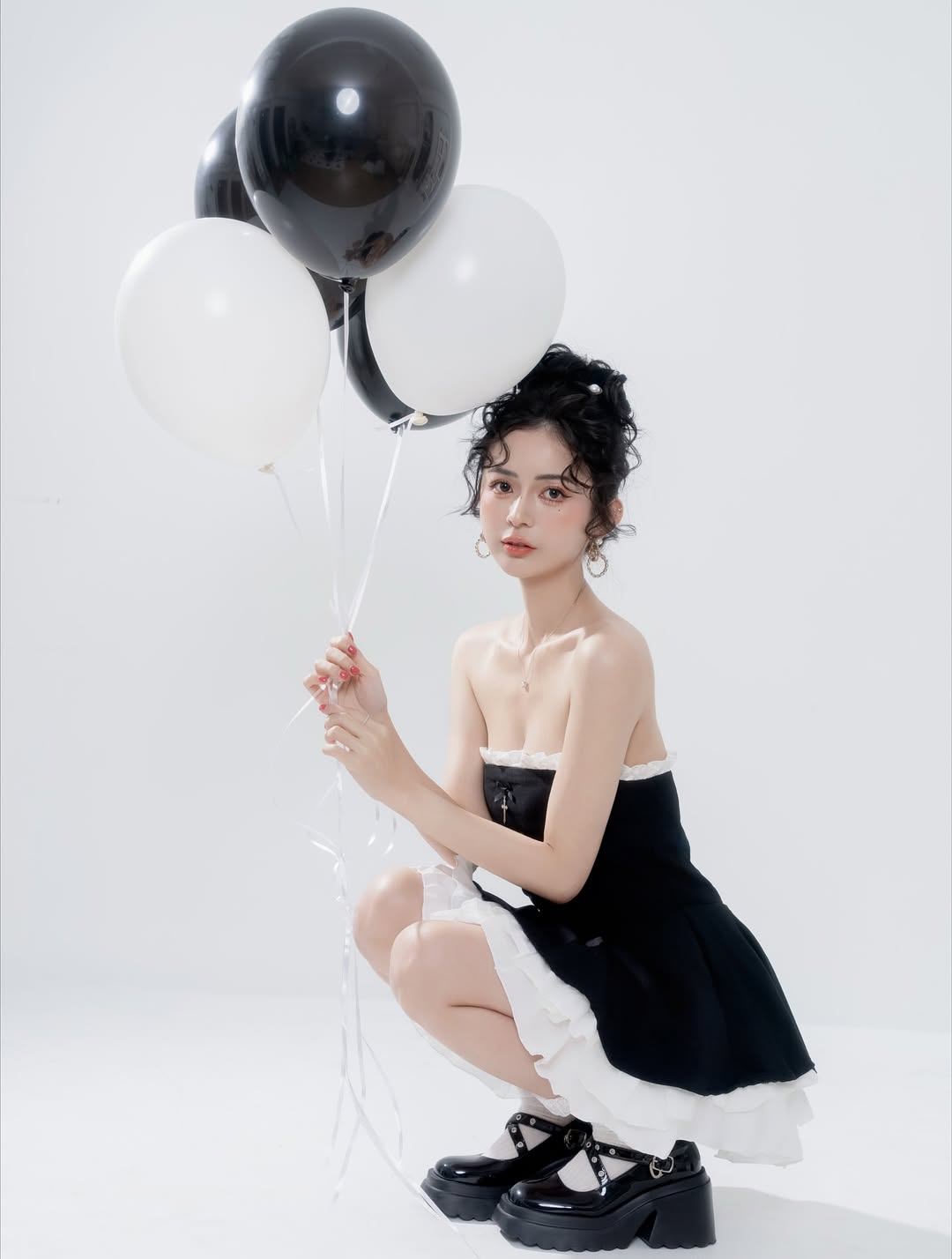 【正妹】辰辰生日写真照，笑容里带着一丝俏皮和自信！