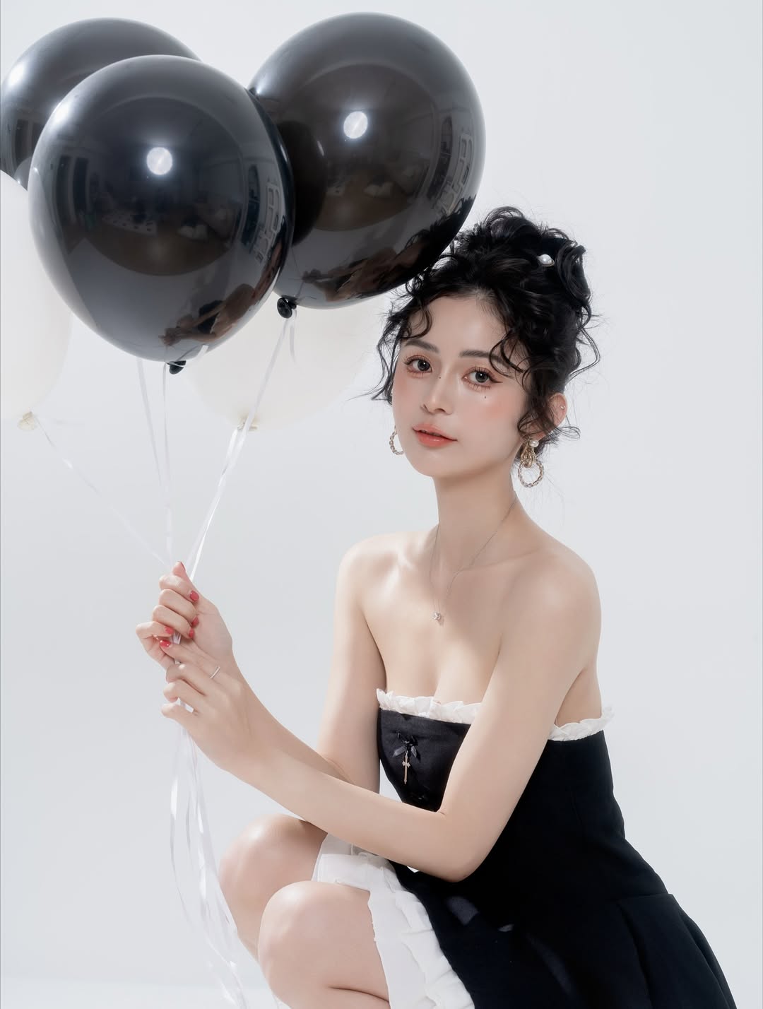 【正妹】辰辰生日写真照，笑容里带着一丝俏皮和自信！