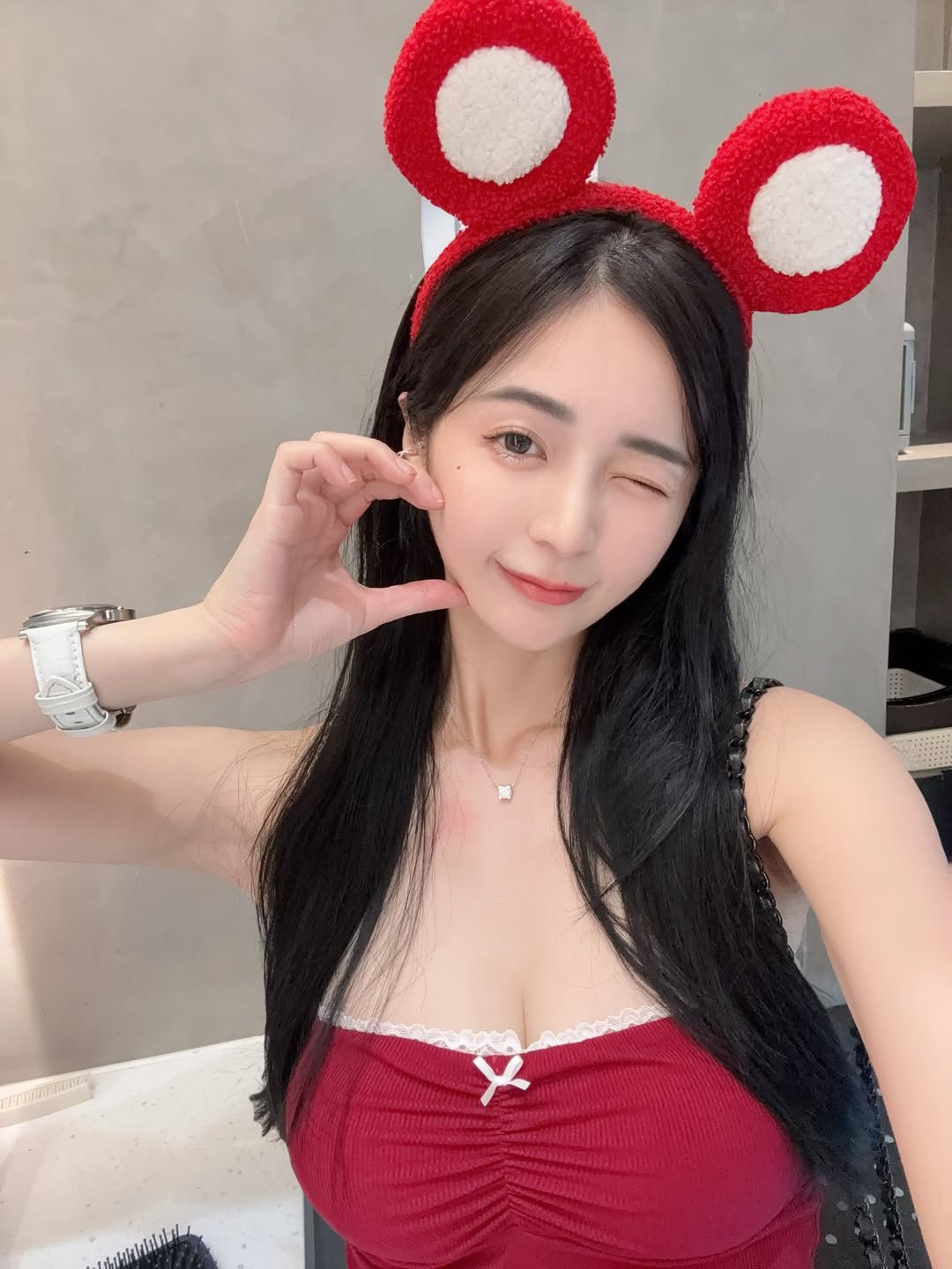 【正妹】辰辰自拍照片里的她，笑容灿烂却不浮夸！