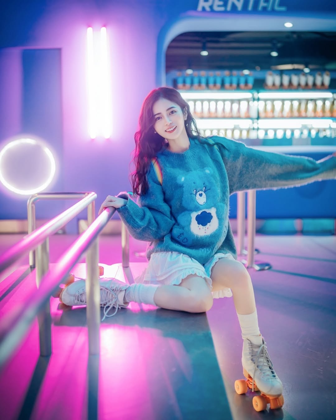 【正妹】辰辰旱冰场拍照，过好每一天微笑就足够迷人！