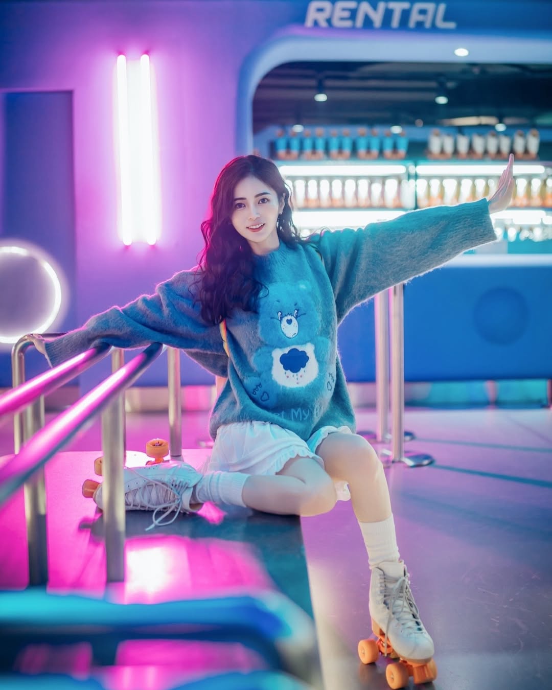 【正妹】辰辰旱冰场拍照，过好每一天微笑就足够迷人！