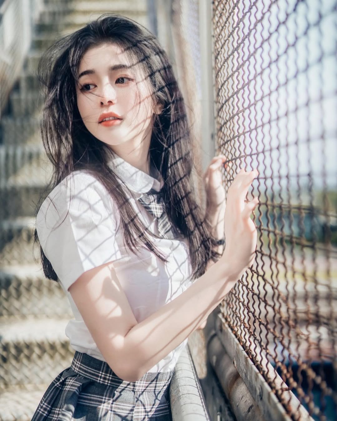 【正妹】辰辰白丝JK制服，她的微笑在镜头前光彩照人！