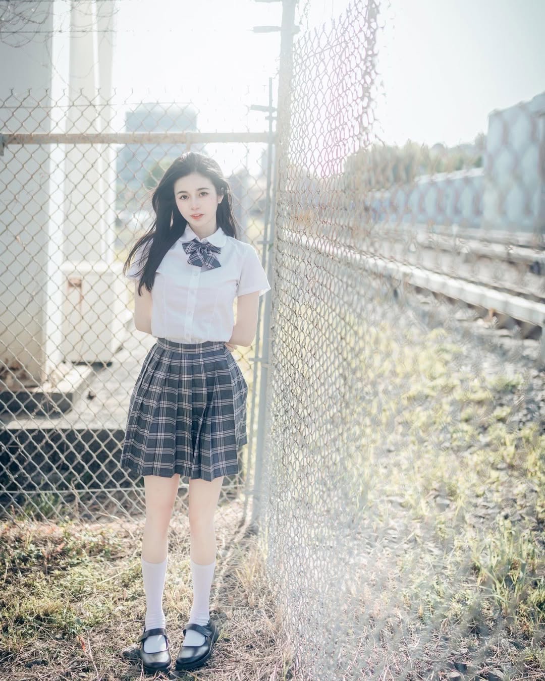 【正妹】辰辰白丝JK制服，她的微笑在镜头前光彩照人！