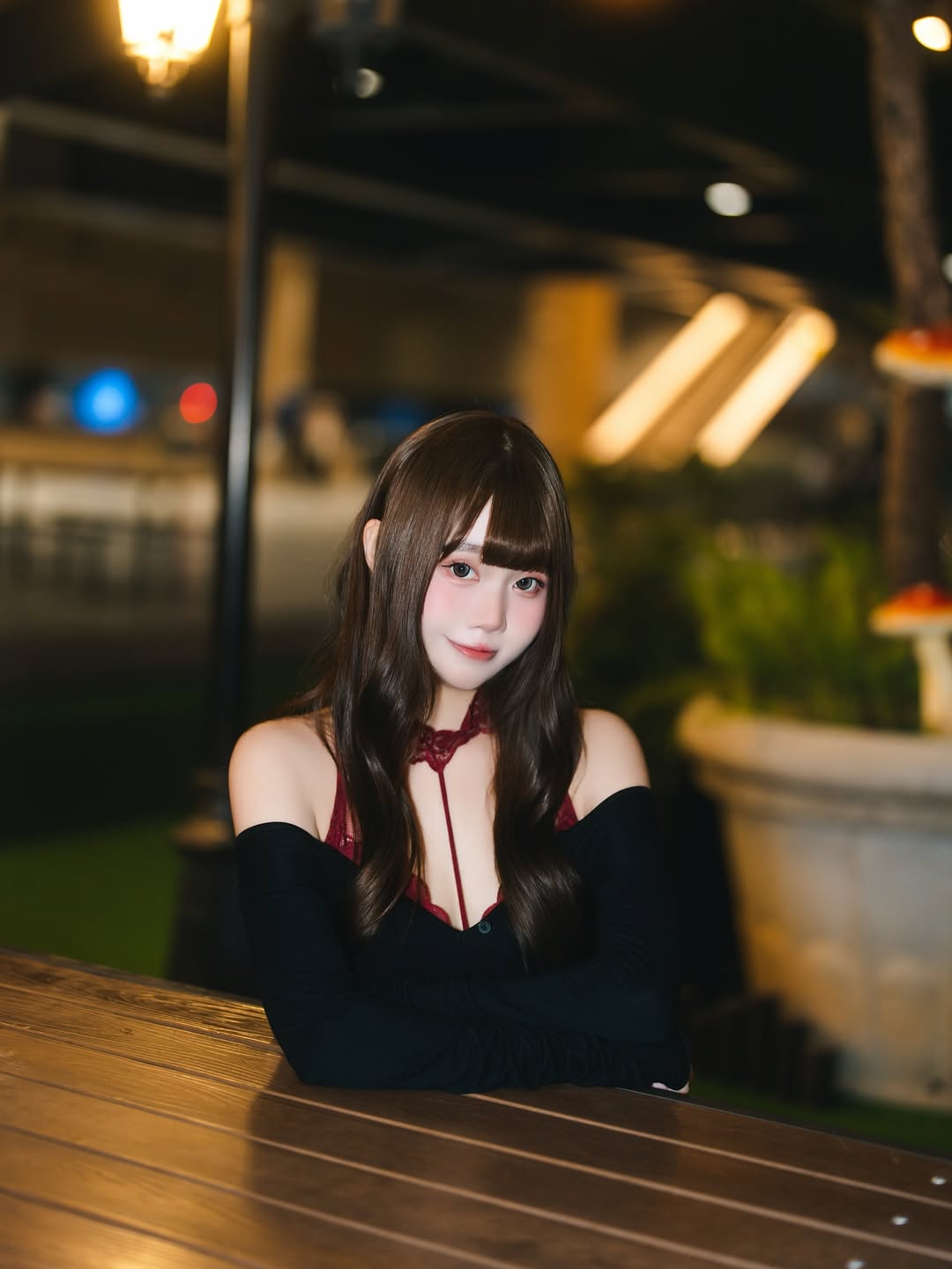 【正妹】语乔黑丝高跟鞋夜景街拍，夜色美景想入非非！